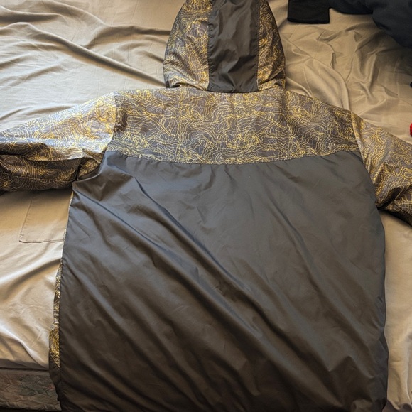 The North Face Charcoal/Black/Yellow Hooded Reversible Ski Jacket - Picture 4 of 4